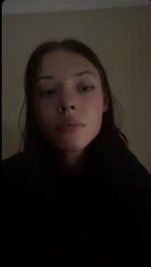 ахахах похожа на Элис из Resident Evil)