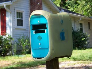 recycle-mac-computer-mailbox.jpg