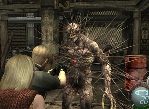 Монстр с шипами нападает на персонажа с пистолетом в закрытом помещении.