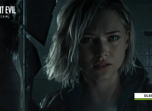 Темная сцена с женщиной с короткими светлыми волосами, серьезным выражением лица.